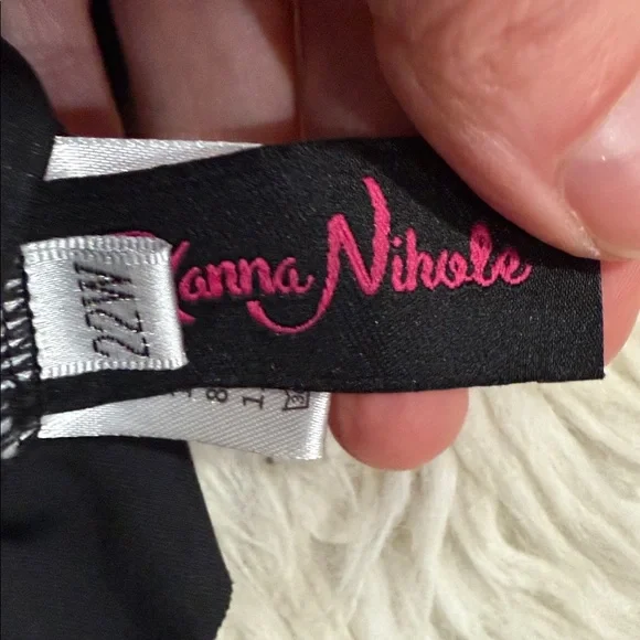 Hanna Nikole Black/White Halter Swimdress
Tankini‎ Top Swimsuit Size 22 NWT - Picture 9 of 10